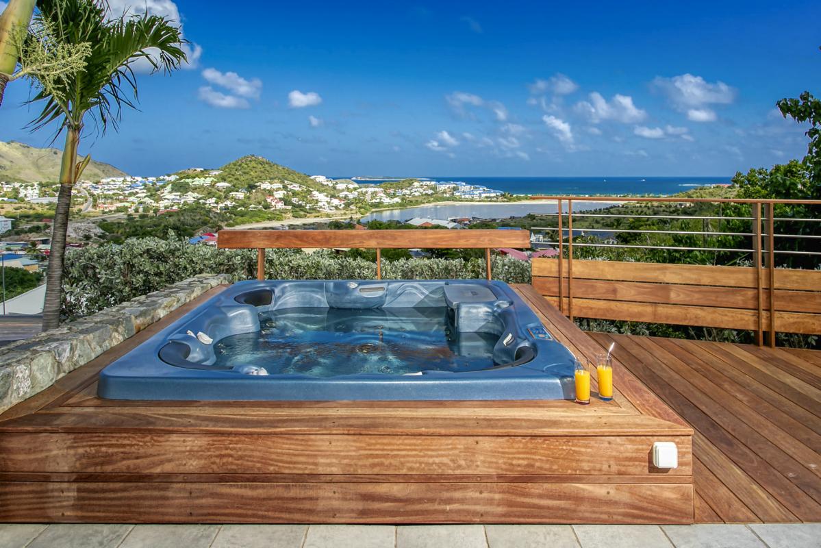 A louer villa vue mer Mont Vernont Saint Martin_ Jacuzzi - 3